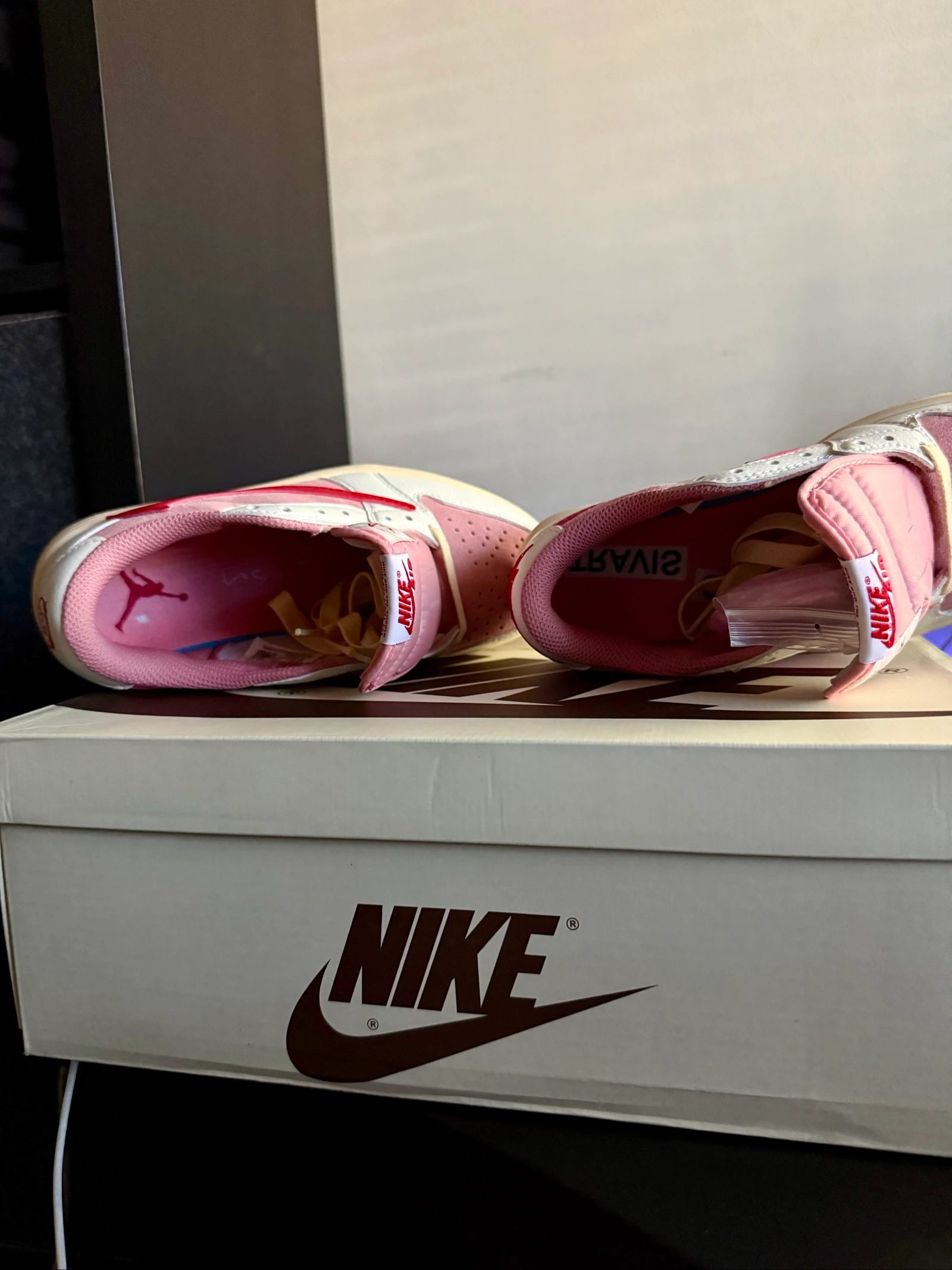 Nike Air Jordan 1 Low x Travis Scott Roze – Maat 37,5 (Nieuw) – photo 7